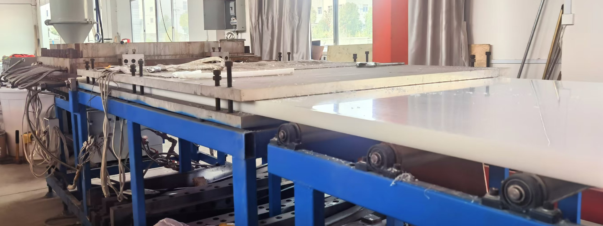 EXTRUDED PLASTIC PLATES